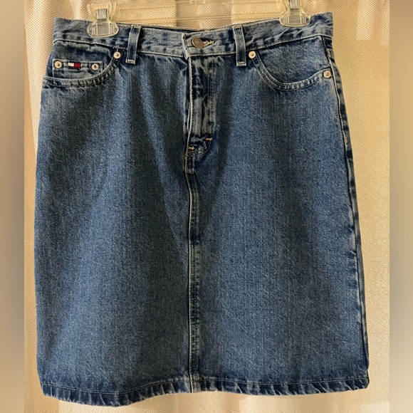 Vintage High-waisted Tommy Hilfiger Jean Skirt, size 4, medium wash preowned - Picture 1 of 9
